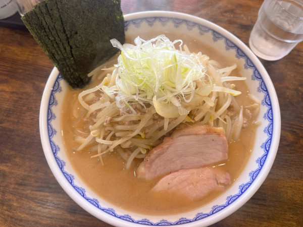 「味噌ラーメン　大盛り　野菜増し　無料海苔トッピング」@味噌ラーメン 雪ぐにの写真