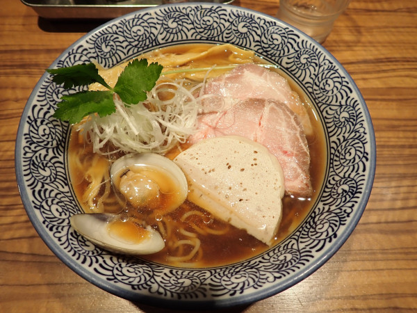 「佐久間さんに教わった貝ラーメン（醤油)」@ラーメン燈郎の写真