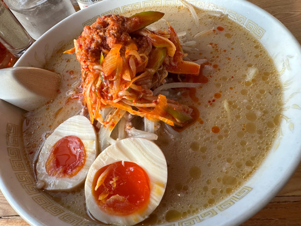 「辛い味噌ラーメン（中辛）＋味玉」@金太楼の写真