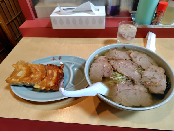 「チャーシュー麺大盛1030円＋焼餃子3ヶ390円」@佐野ラーメン永華 佐野店の写真