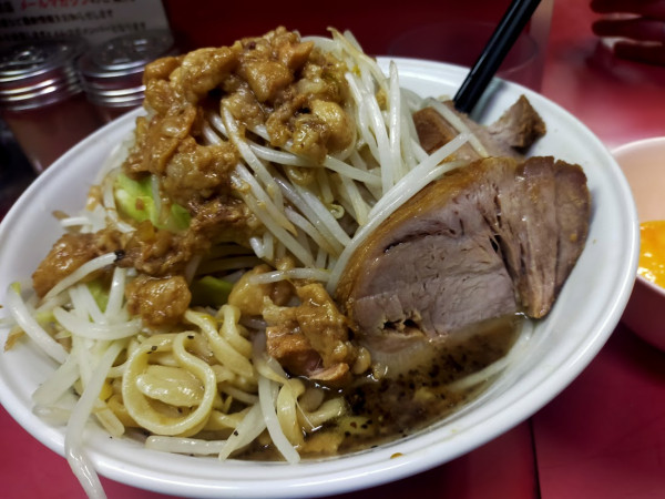 「汁なし・大・生卵（野菜・脂）」@ラーメン二郎 桜台駅前店の写真