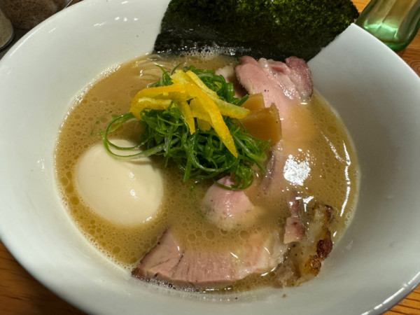 「白湯そば」@アメノオトの写真