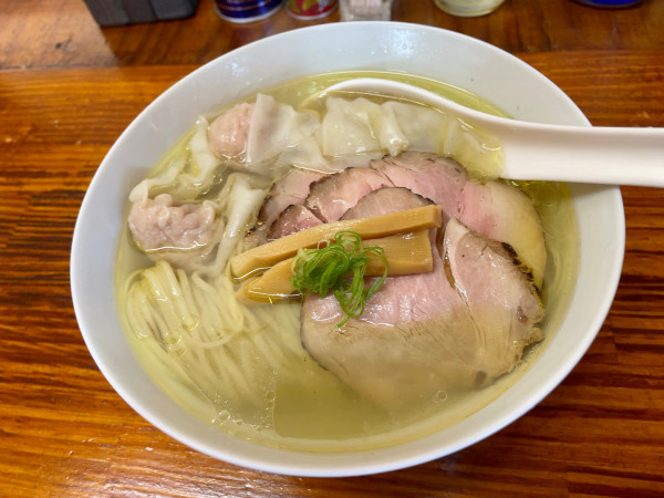 「名古屋コーチンの炙り肉中華そば 塩ワンタン」@中華そば よしかわの写真