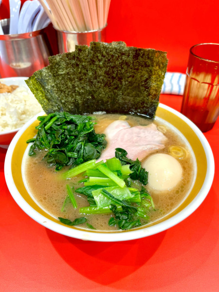 「上ラーメン【TP】ほうれん草」@横浜家系ラーメン 武虎家 西小山本店の写真