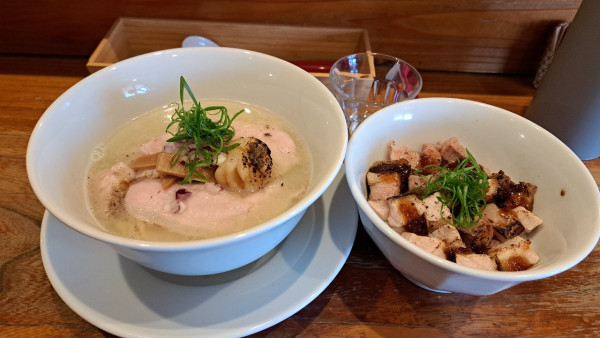 「北海ホタテ塩そば1,050円+炙り肉飯370円」@中華そば 先崎の写真