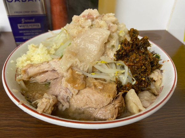 「小ラーメン（ﾔｻｲ ﾆﾝﾆｸ ｱﾌﾞﾗ ｱﾚ）」@ラーメン二郎 横浜関内店の写真
