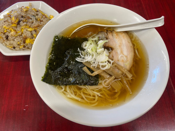 「ラーメン・半チャーハンセット」@中華料理 平安の写真