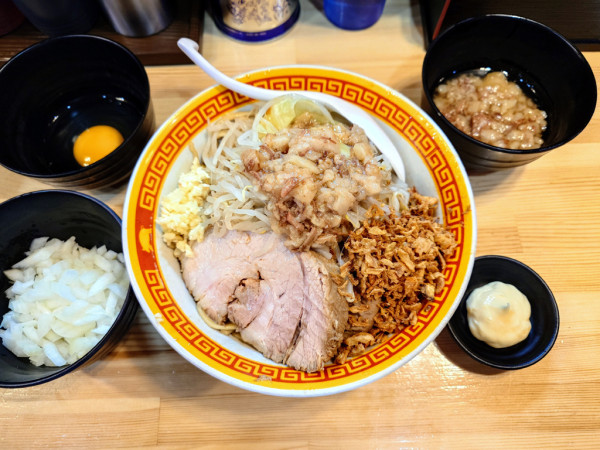 「汁なし(豚1枚)+生玉子」@えどもんど 中野の写真