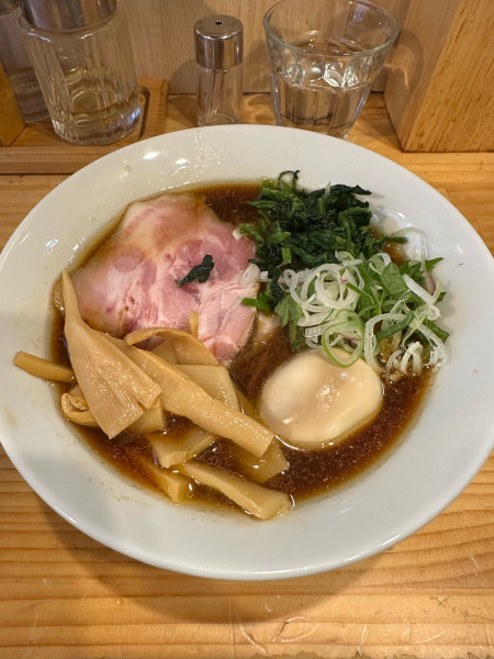 「月曜日限定　特製地鶏と煮干しの醤油ラーメン」@秋葉原ラーメン わいずの写真