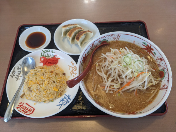 「みそ＋半チャーハン＋半餃子セット」@ラーメン永華の写真