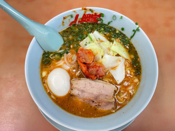 「スタミナ旨辛ラーメン+味玉」@ラーメン山岡家 佐野店の写真