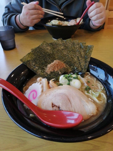 「魚介豚骨ラーメン（中盛・海苔増し）」@熟成豚骨ラーメン そだし 河口湖店の写真