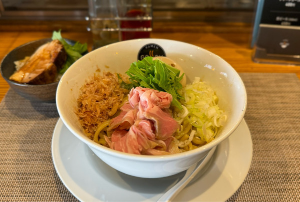 「油そば+ミニ丼セット(角煮丼)¥1200」@RAMEN GOSSOU 新橋店の写真