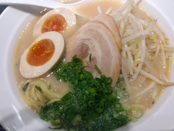 「牡丹豚骨ラーメン¥950」@牡丹の写真