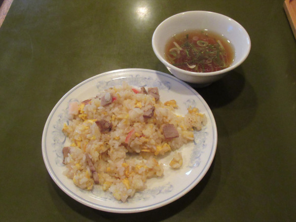 「半チャーハン（450円）＋ラーメン（小）（400円）」@大陸飯店の写真