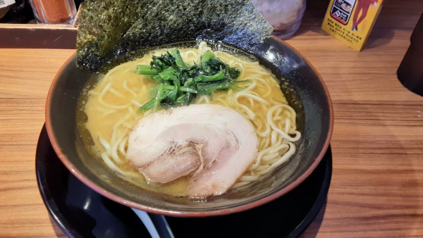 「ラーメン　カタメオオメコイメ」@横浜家系ラーメン 壱角家 新宿3丁目店の写真