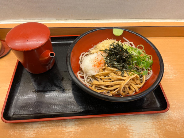 「冷やしぶっかけそば550円」@かのや 新宿西口店の写真