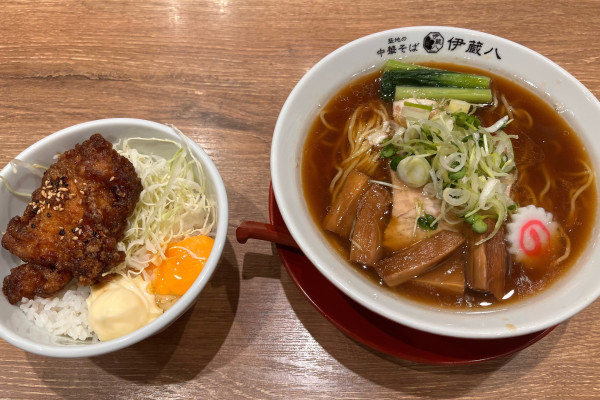 「中華そば(醤)+唐揚げめし」@築地の中華そば 伊蔵八 あざみ野店の写真