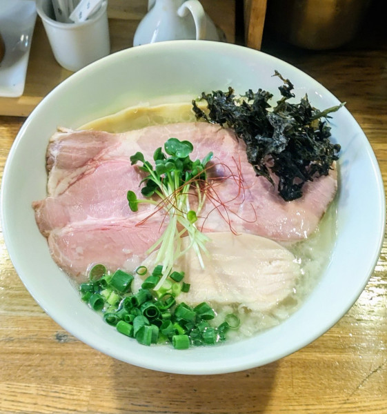 「鶏清湯 塩ら～めん大盛」@麺庵 小島流の写真