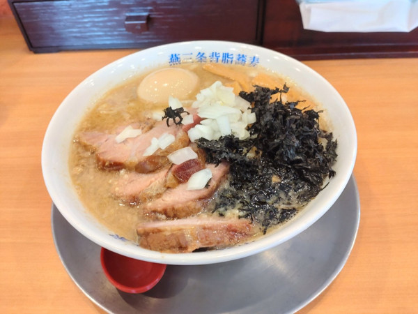 「背脂煮干しそば花崎盛り」@燕三条中華そば ぎと家 花崎店の写真