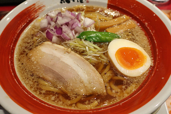 「焼きあご香る醤油らーめん　880円」@越後秘蔵麺 無尽蔵 花園家の写真