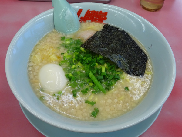 「プレムアム塩とんこつ（920円）＋チャーハン（350円）」@ラーメン山岡家 瑞穂店の写真