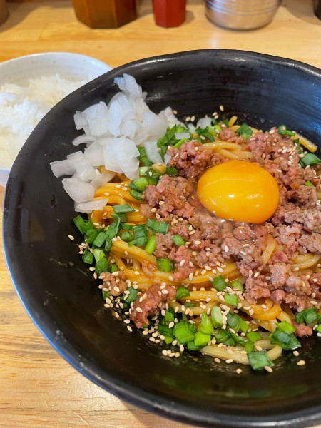 「冷やし担々麺 玉ねぎ ライス」@花木流味噌 三鷹店の写真