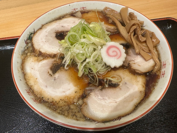 「郡山ブラックチャーシュー麺」@らぁ麺おかむらの写真