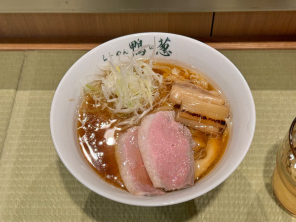 「鴨らーめん  980円(税込)」@らーめん 鴨to葱 イイトルミネ新宿店の写真