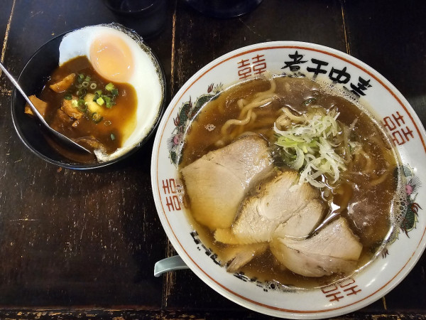 「【朝ラー】かけラーメン＋ミニカレー＋目玉焼き　1000円」@煮干結社 弘前店の写真