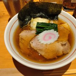 貝と煮干しの醤油ラーメン¥1200+瓶ビール¥600-