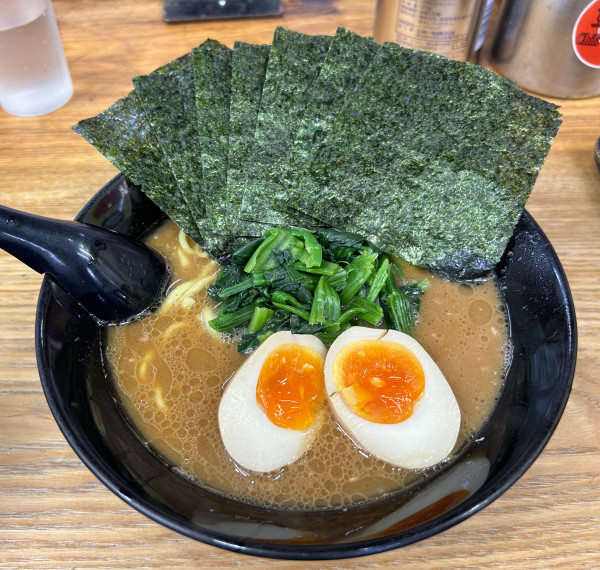 「ラーメン＋のり＋味付玉子＋半ライス」@らーめん せい家 経堂店の写真