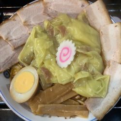 チャーシューワンタン麺大盛り