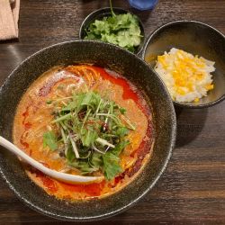 担々麺(辛2)+麺大盛+焙りチーズご飯+パクチー計1850円