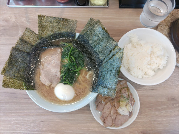 「チャーシュー麺 並+味玉+海苔+ライス並」@元喜家 さくら店の写真