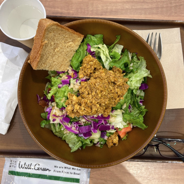 「新じゃがとスパイシーキーマカレーのサラダ（M）」@WithGreen アトレ川崎店の写真