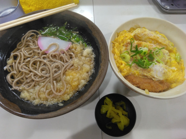 「かつ丼＆ハイカラそば600円」@松屋の写真