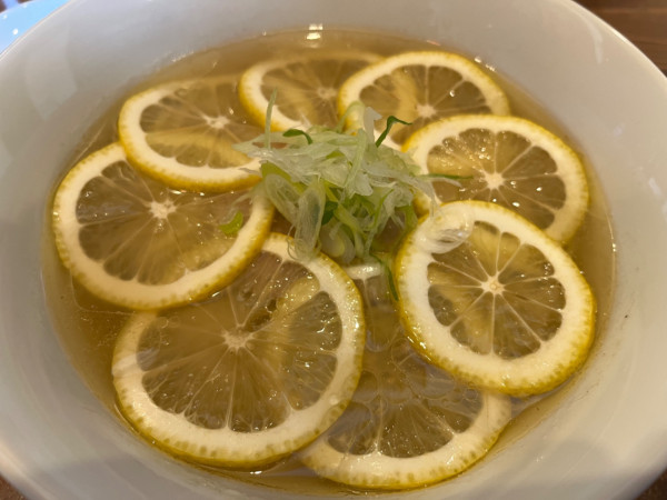 「れもん塩ラーメン、固め」@Ramen La mia casaの写真