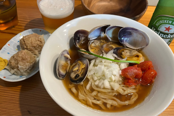 「【限定】あさりのらーめん+🍺+おかみのシウマイ」@らーめん かねかつの写真