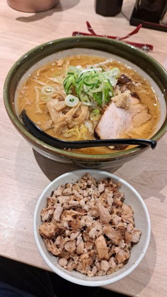 「味噌ラーメン950円+そぼろ肉150円」@ラーメン郷の写真