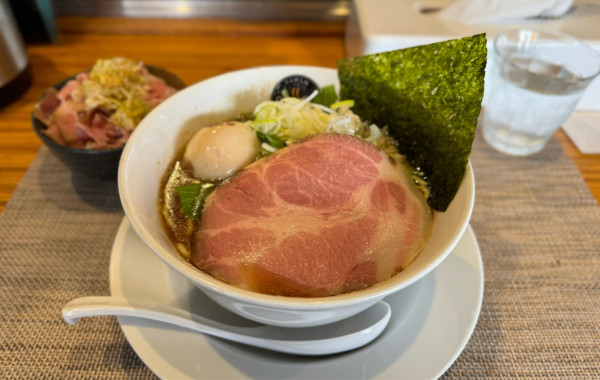 「らーめん＋ミニ丼セット（チャーシュー丼）¥1300」@RAMEN GOSSOU 新橋店の写真