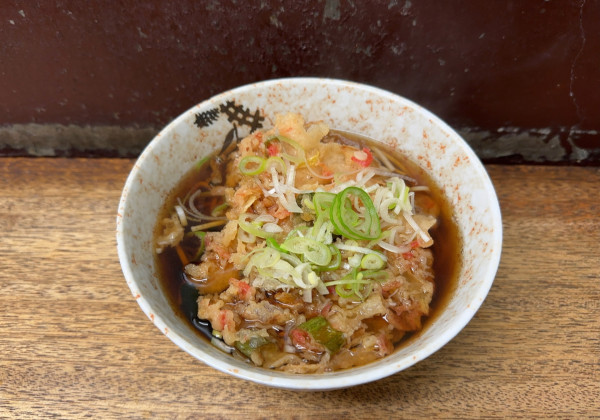 「かきあげそば(400円)」@きぬそばの写真