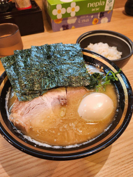 「ラーメン(並)+味付玉子+ご飯(小)」@紫蔵の写真