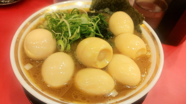 「ラーメン(中)・九条ネギ(硬め味玉✘‎7)￥1,150」@大輝家直系 麺屋 旭の写真