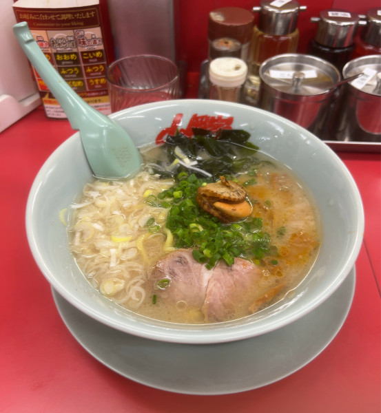 「ホタテ塩とんこつラーメン」@ラーメン山岡家 千葉佐倉店の写真
