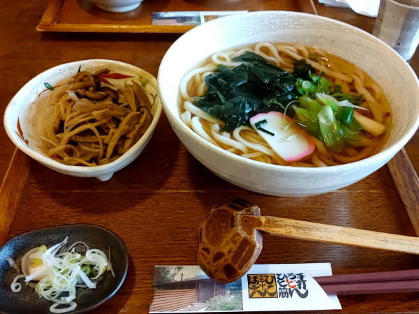 「きのこおろしうどん（980円）」@ひこばえの写真