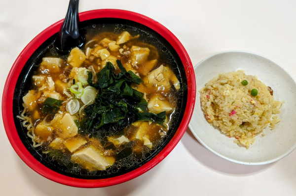 「豆腐ラーメン半チャーハンセット850円」@レストラン大手門の写真