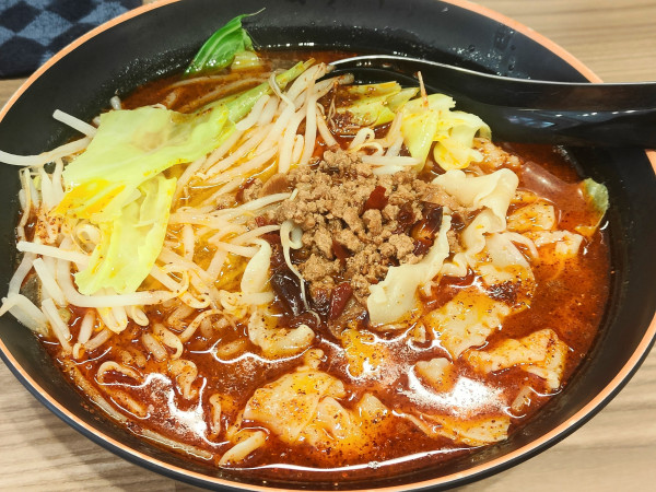 「麻辣刀削麺」@ラーメンセンター炎 西早稲田店の写真