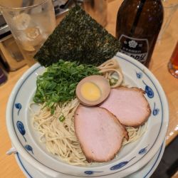 東京とんこつ油そば＋ガツ刺し＋きくらげ皿＋ホッピー