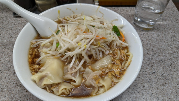 「もやしワンタン麺1050円」@中華麺店 喜楽の写真